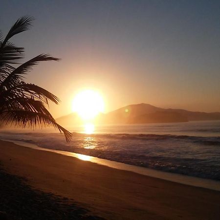 Chale No Condominio Verde Mar Na Praia Da Cocanha Caraguatatuba Eksteriør bilde